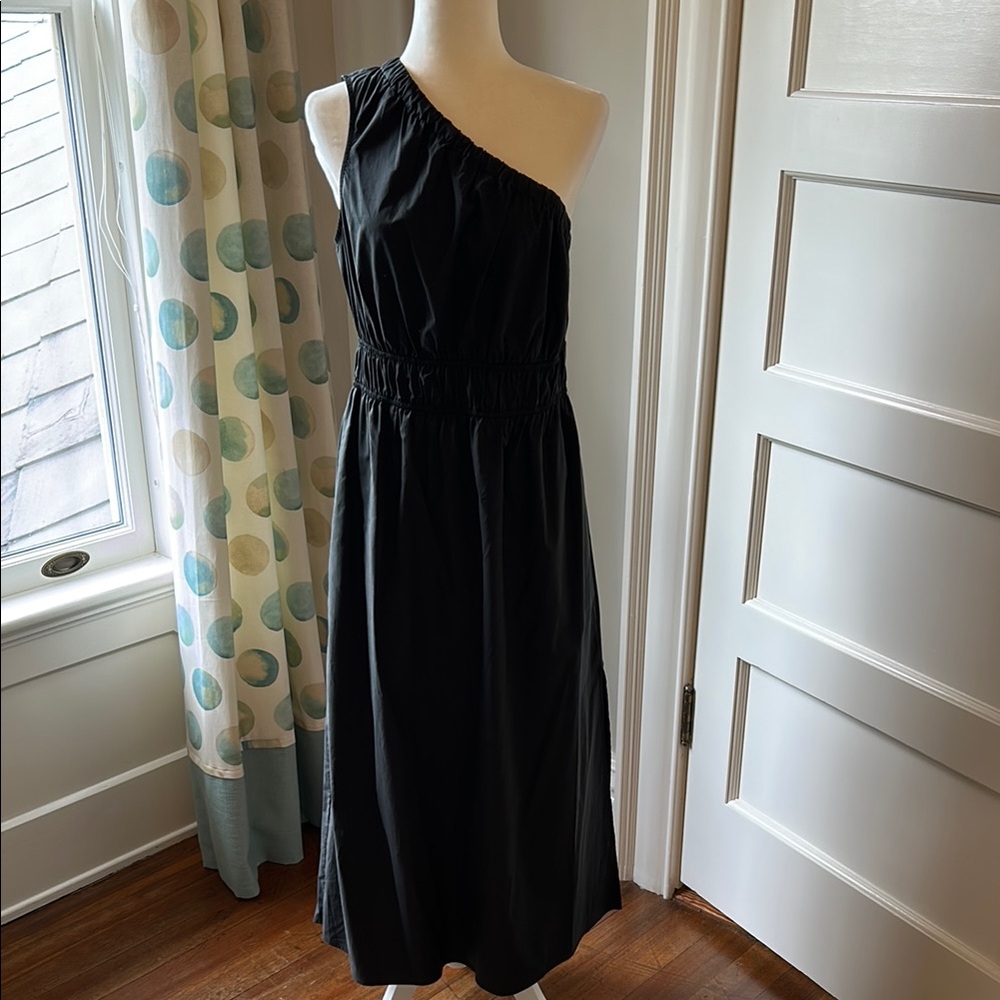 Elegant Black One-Shoulder Dress